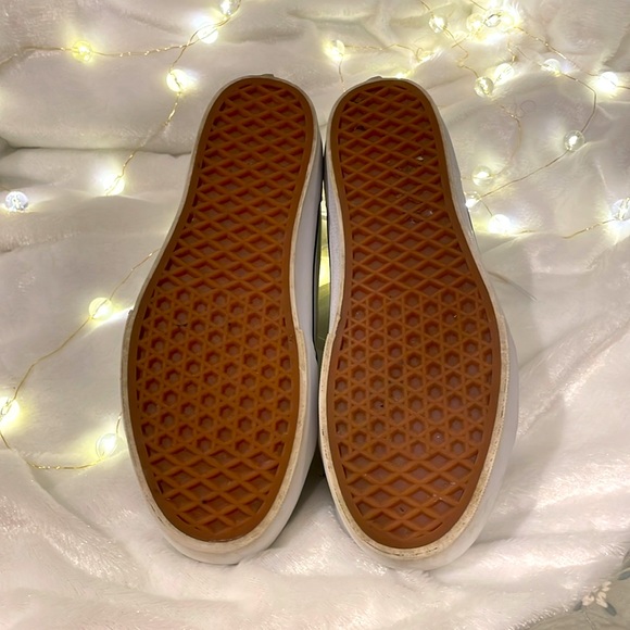 They are a beautiful mint green. They have a little bit of a platform. - Picture 2 of 3